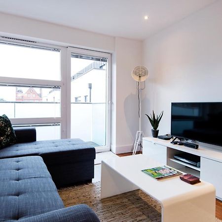Luxury 2-Bed Flat Parking And Close To The Tube لندن المظهر الخارجي الصورة