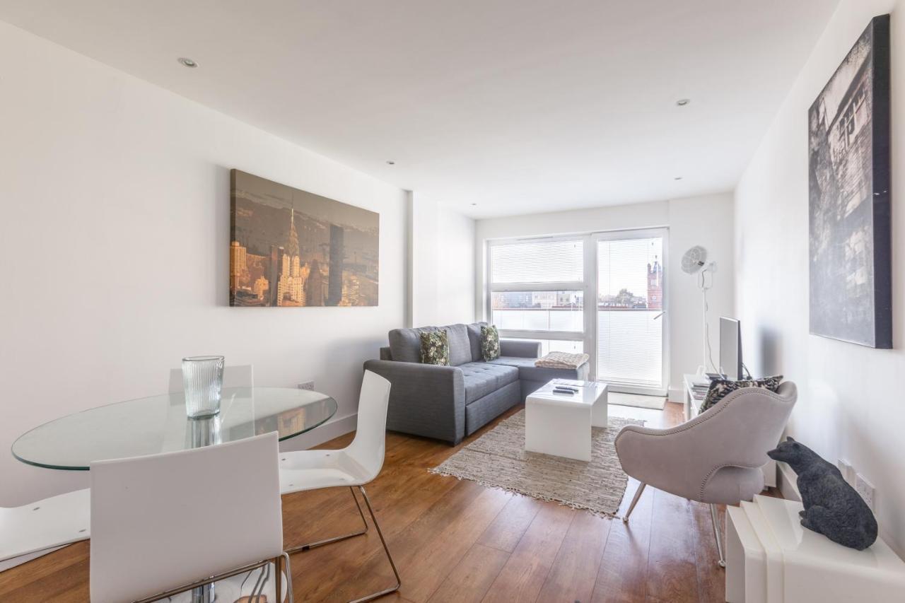 Luxury 2-Bed Flat Parking And Close To The Tube لندن المظهر الخارجي الصورة