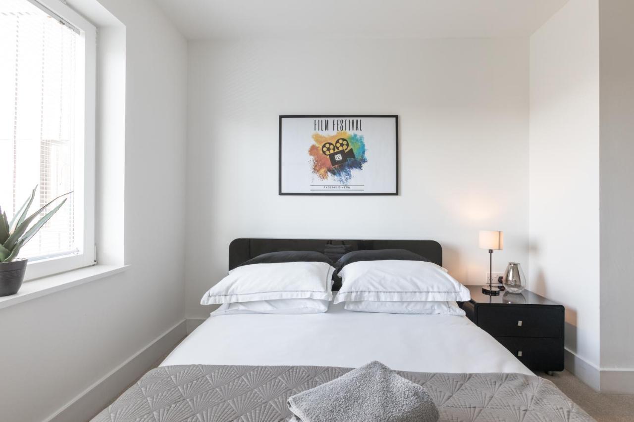 Luxury 2-Bed Flat Parking And Close To The Tube لندن المظهر الخارجي الصورة