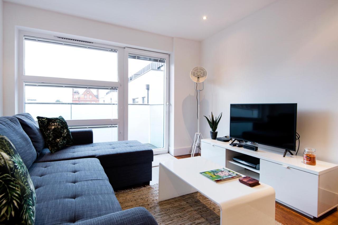 Luxury 2-Bed Flat Parking And Close To The Tube لندن المظهر الخارجي الصورة