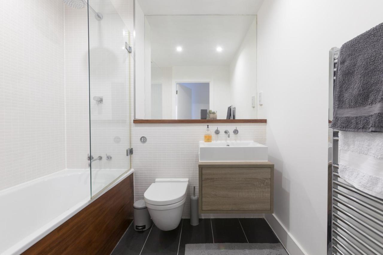 Luxury 2-Bed Flat Parking And Close To The Tube لندن المظهر الخارجي الصورة