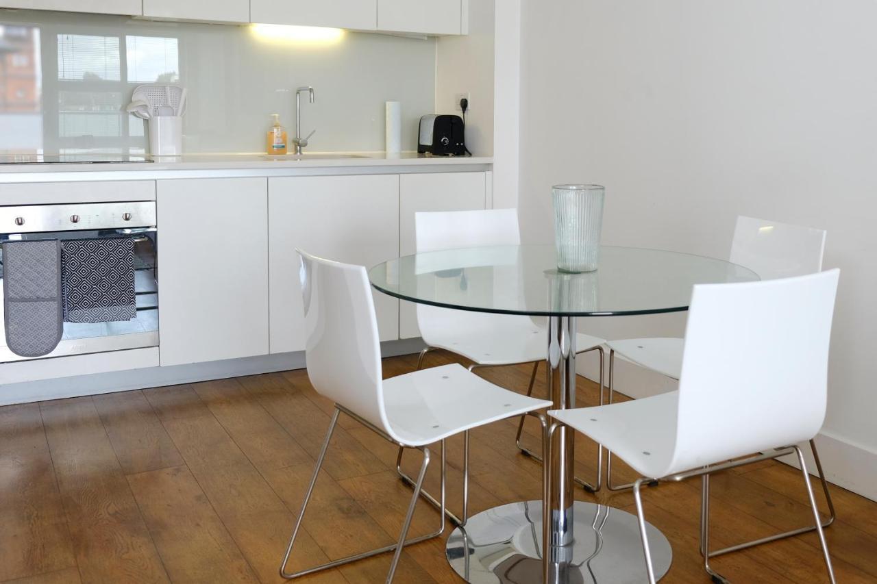 Luxury 2-Bed Flat Parking And Close To The Tube لندن المظهر الخارجي الصورة