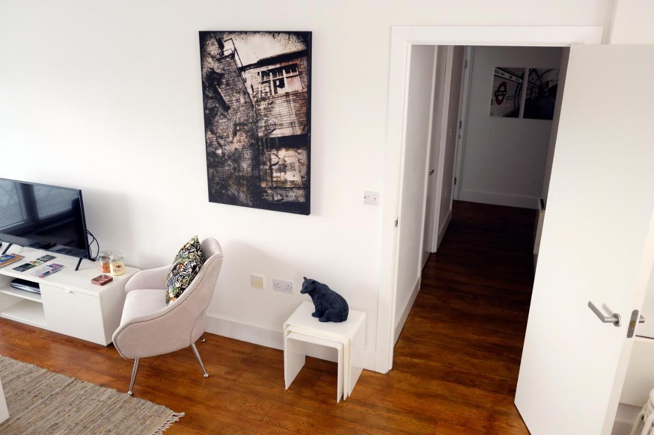 Luxury 2-Bed Flat Parking And Close To The Tube لندن المظهر الخارجي الصورة