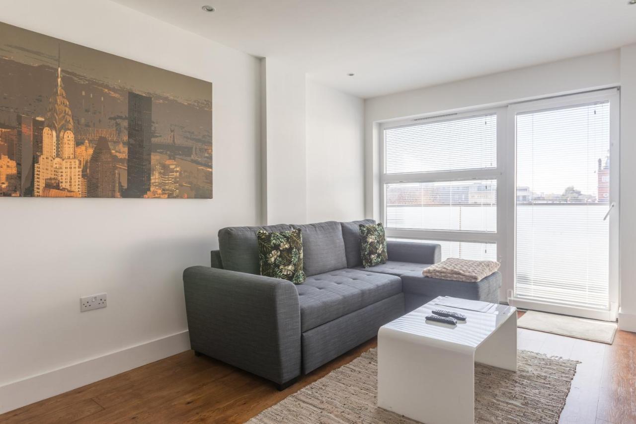 Luxury 2-Bed Flat Parking And Close To The Tube لندن المظهر الخارجي الصورة