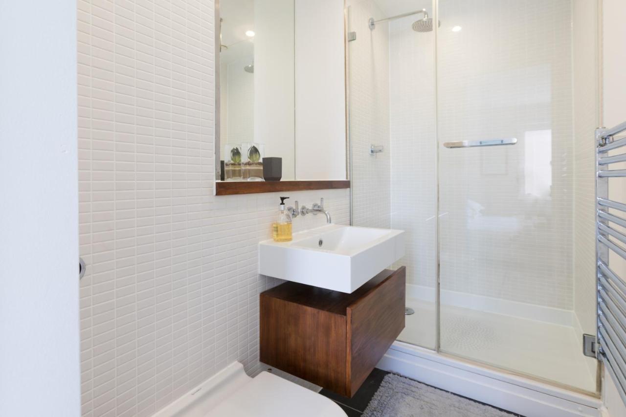 Luxury 2-Bed Flat Parking And Close To The Tube لندن المظهر الخارجي الصورة